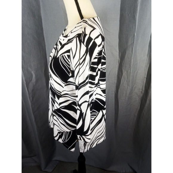 Women's Alfred Dunner Black & White Abstract Tee S - Picture 2 of 4